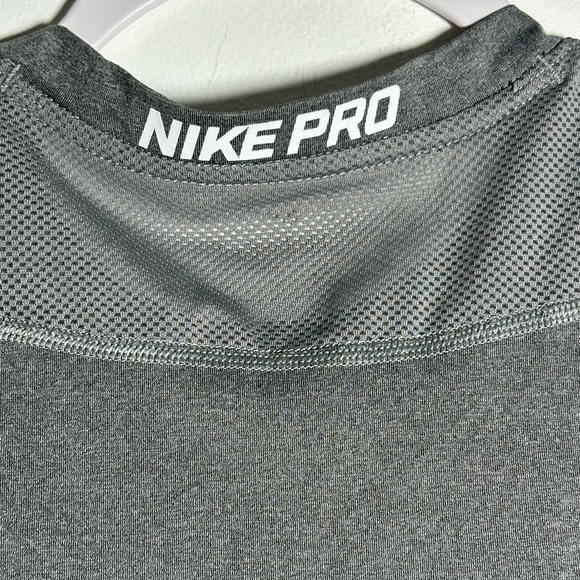 Nike Gray Tank Top Nike Pro DriFIT Compression Sleeveless Swoosh Medium size M - Picture 15 of 16